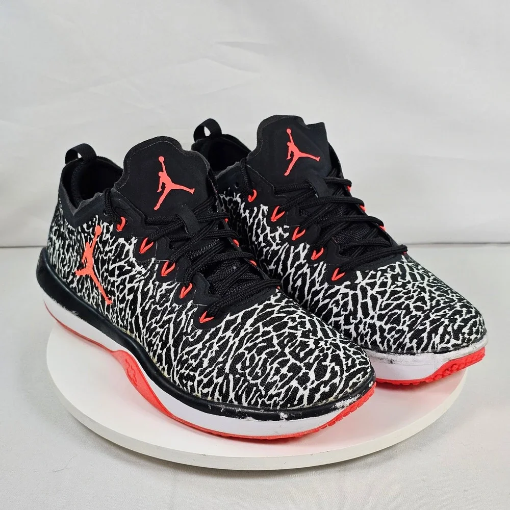 Jordan Trainer 1 Low Black White Infrared Elephant Print 845403-006 Mens 10.5